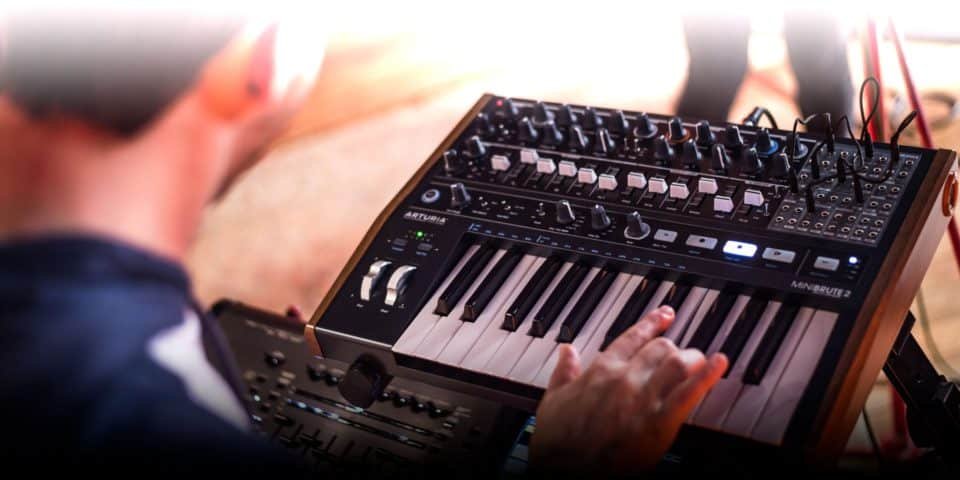 arturia minibrutre 2