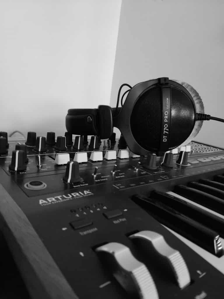 Beyerdynamic DT 770 - Arturia Minibrut